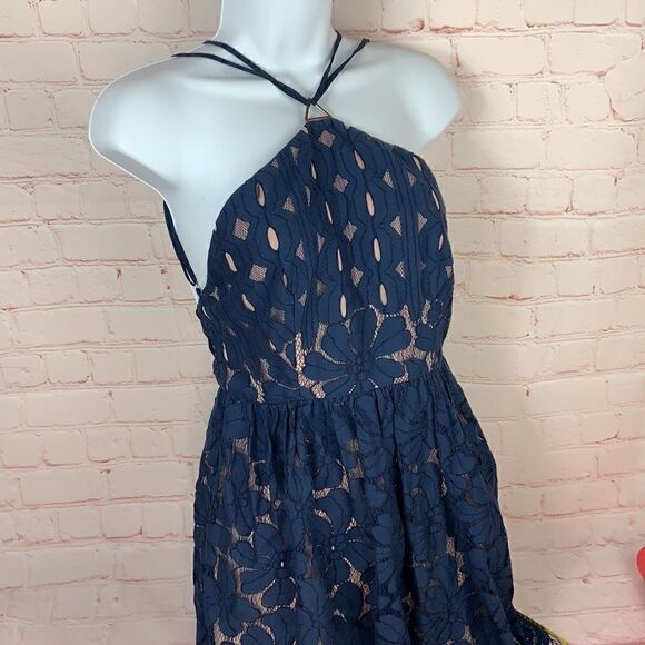 StyleStalker lace sleeveless halter mini dress/ skater dress - Picture 6 of 16